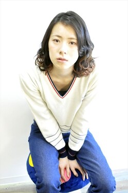 ナチュラルなミディアムカールボブ