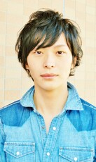 ルーズウェーブで大人カジュアル！爽やかメンズスタイ|Tasha