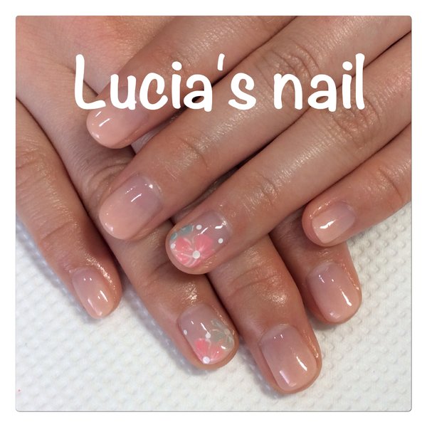 ナチュラルジェルネイル☆フラワーアート|Lucia
