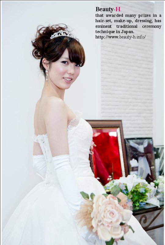 王道アップ（カール）スタイルにニュアンスを添えて|エッチ美容室