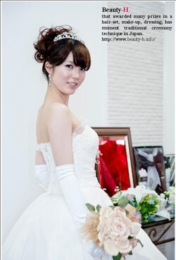 王道アップ（カール）スタイルにニュアンスを添えて|エッチ美容室