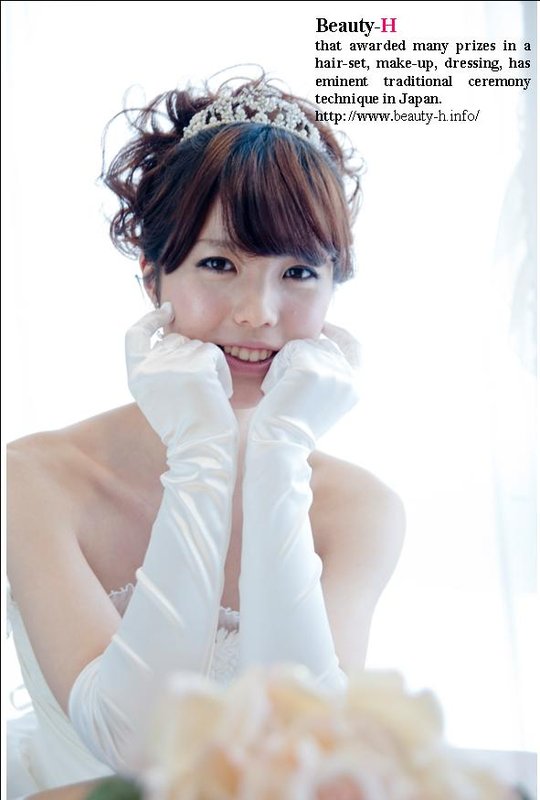 王道アップ（カール）スタイルにニュアンスを添えて|エッチ美容室