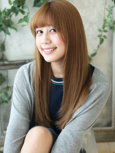 ハイトーンのニュアンスロング×重めバング