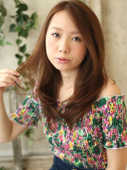 ナチュラルでいてセクシーなほつれカールにくぎづけ！