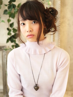 すっきり編み込みアップ。どんなシーンにもオススメ！