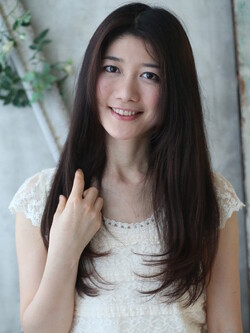 女性らしい華やか個性派ストレートロングスタイル！！