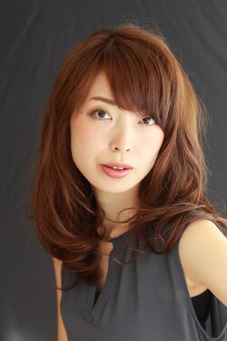 毛先重めのきれいめミディアム|HAIR DRESSING b.h.