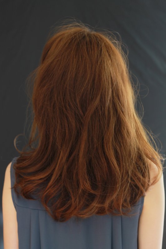 毛先重めのきれいめミディアム|HAIR DRESSING b.h.