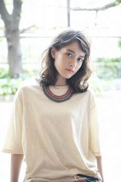 上品モードな秋冬グレージュ・ロブヘア