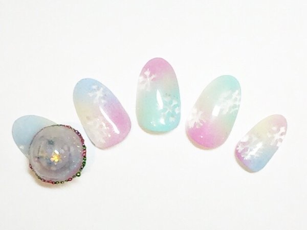 スノードームで差を付ける！雪の結晶ネイル☆|トータルビューティーサロンviola