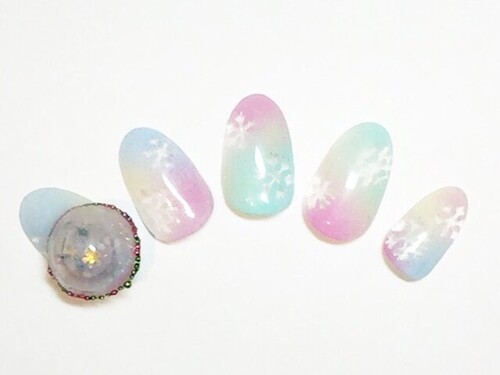 スノードームで差を付ける！雪の結晶ネイル☆