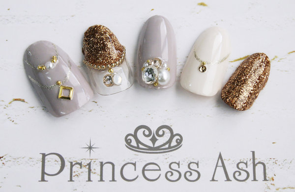 華やか★ラメ・ビジューネックレスネイル|Princess Ash 阪急三番街店