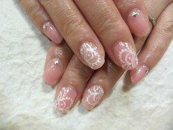 ふんわり大き目レースネイル