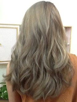 アッシュベージュ Wカラー ウィービングハイライト