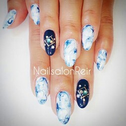 ホワイト×ネイビー　タイダイ柄ネイル