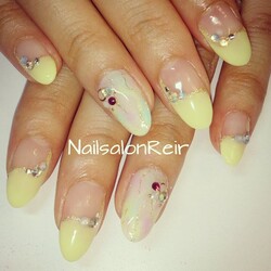 パステルイエロー斜めフレンチ