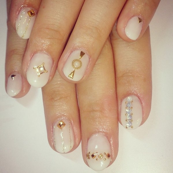 ふんわりホワイト×シンプルエスニック|Beauty salon Reir