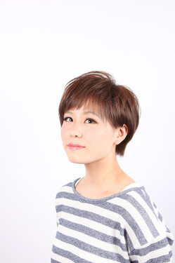 レイヤードショートボブ