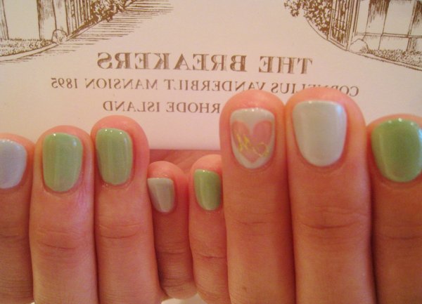 ショートくり抜きグラデカラーNAIL|aloalonail