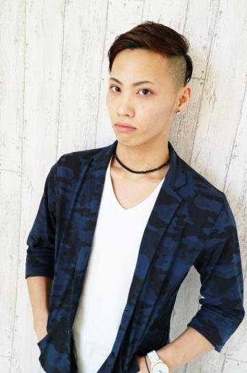 エッジィの効いたサイドパートスタイル|アトリエV八街店