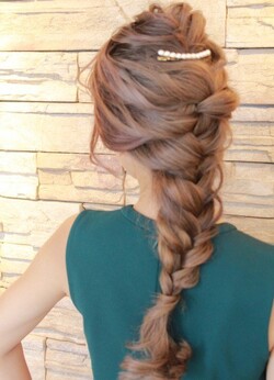 ルーズ編み込みバックアレンジ