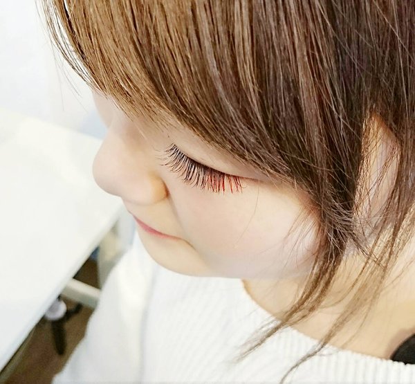 カラーエクステで大人っぽさと色気をプラス♪|Lupinus