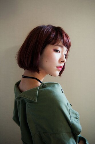 外国人風の切りっぱなし斬新なボブ