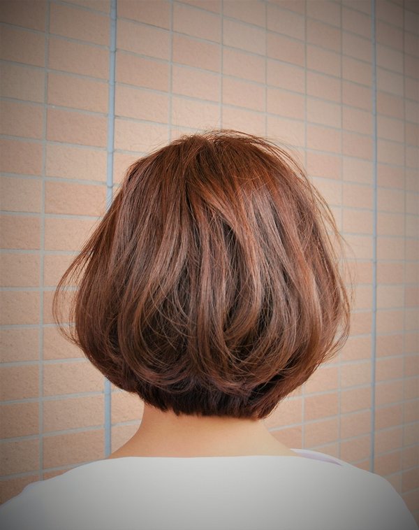 自然なツヤとボリュームで、大人のナチュラルボブ|Tasha