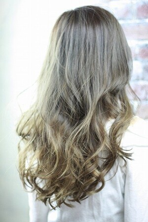 3dグラデーションカラー 白い服バージョン Parade パレード 大阪府 心斎橋 の髪型 ヘアスタイルカタログ ビューティーパーク