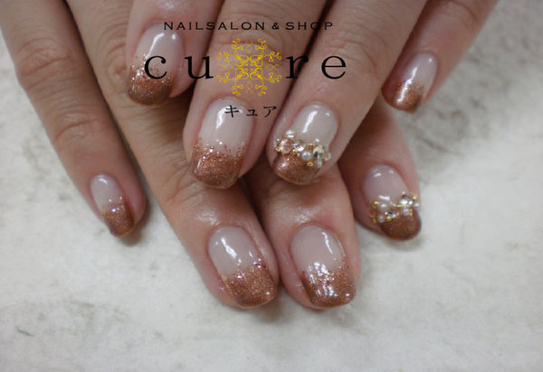 ブラウンにストーン|ネイルサロン＆ショップ／ネイルスクール　Ｃｕｒｅ