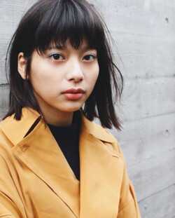 ミディアム×ブラントカット