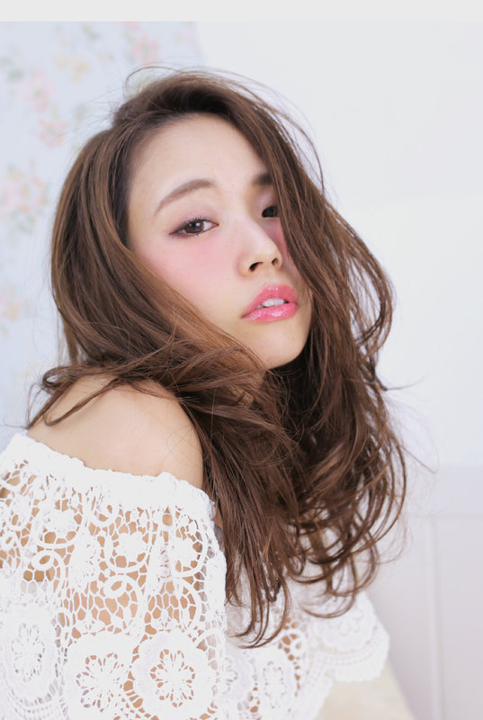 無造作ウェーブのレイヤーカールスタイル|Ｆｒａｉｓ　町田　【フレイス】