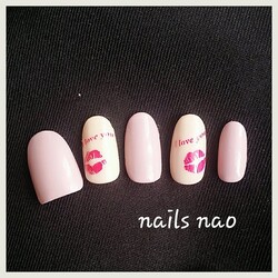 大人可愛いリップネイル