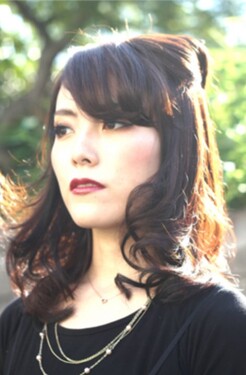 大人巻き髪スタイル