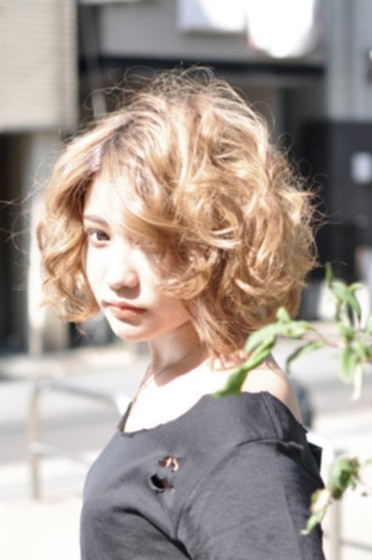 外国人風ウェーブスタイル Laughile ラフィル 東京都 品川 の髪型 ヘアスタイルカタログ ビューティーパーク