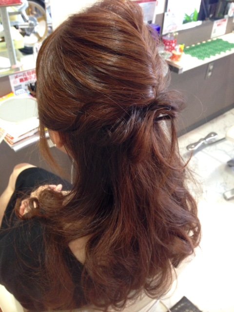 ハーフアップ|Ｈａｐｐｉｎｅｓｓ