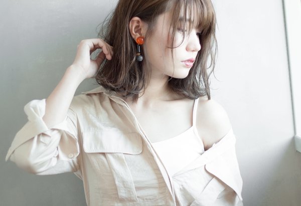 柔らかいミルクティーベージュで外国人風ミディ|Bella Dolce