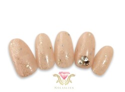 ベージュ×Vカット