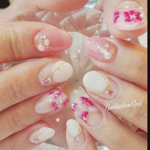 華やかピンクフラワーブライダルネイル☆|Beauty salon Reir