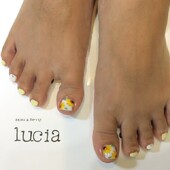 ひまわりフットネイル♪|Lucia