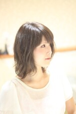 外ハネでカジュアルミディアム|KURYU GATE(クリュウゲート)