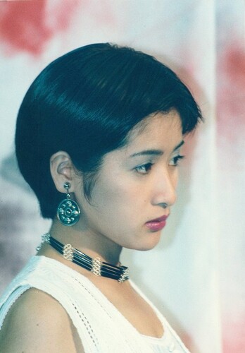 コンテンポラリーなスタイルでエレガントな女性らしさ