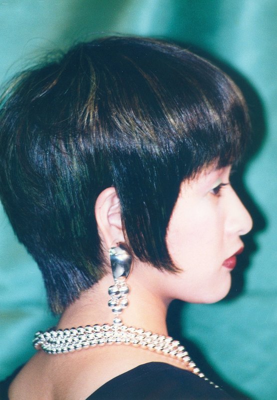 コンテンポラリーなスタイルでエレガントな女性らしさ|ハッピー＆スマイル