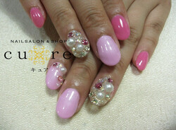 大好きなカラーでブライダルネイル