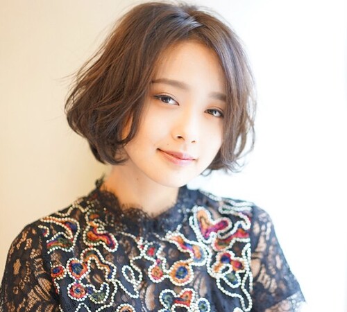 ミディアムレングスのボブスタイル