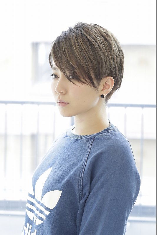 ☆レディースツーブロック　エッジ刈り上げパンクスタ|LaＬaｒＯomo