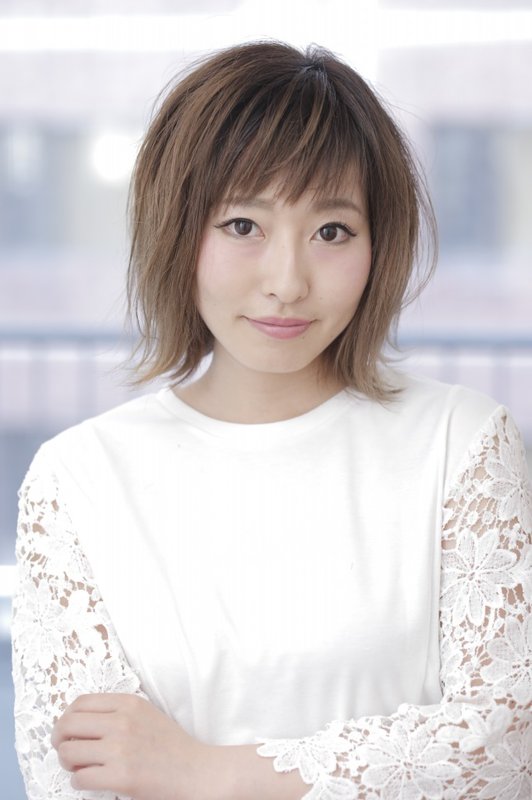 マーメイドアッシュの厚めバング外はねショート|LaＬaｒＯomo