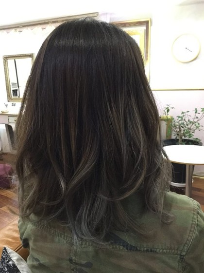 グレージュ ハイライトグラデーションヘアカラー 24028 Feliz