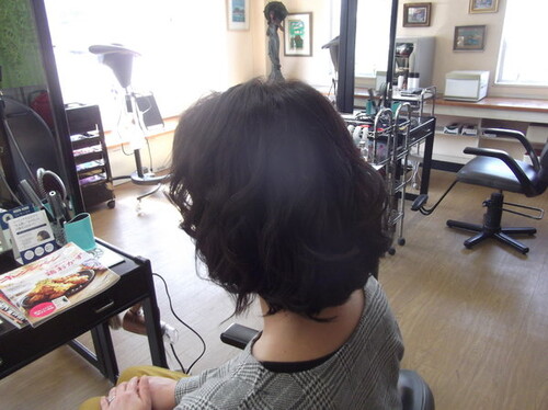 髪の毛いためないでキレイめ大人カラー