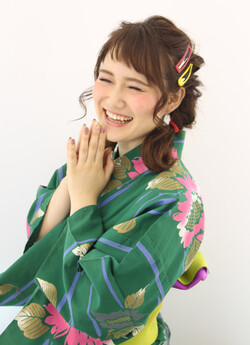 くるりんぱをつなげておさげ風アレンジ